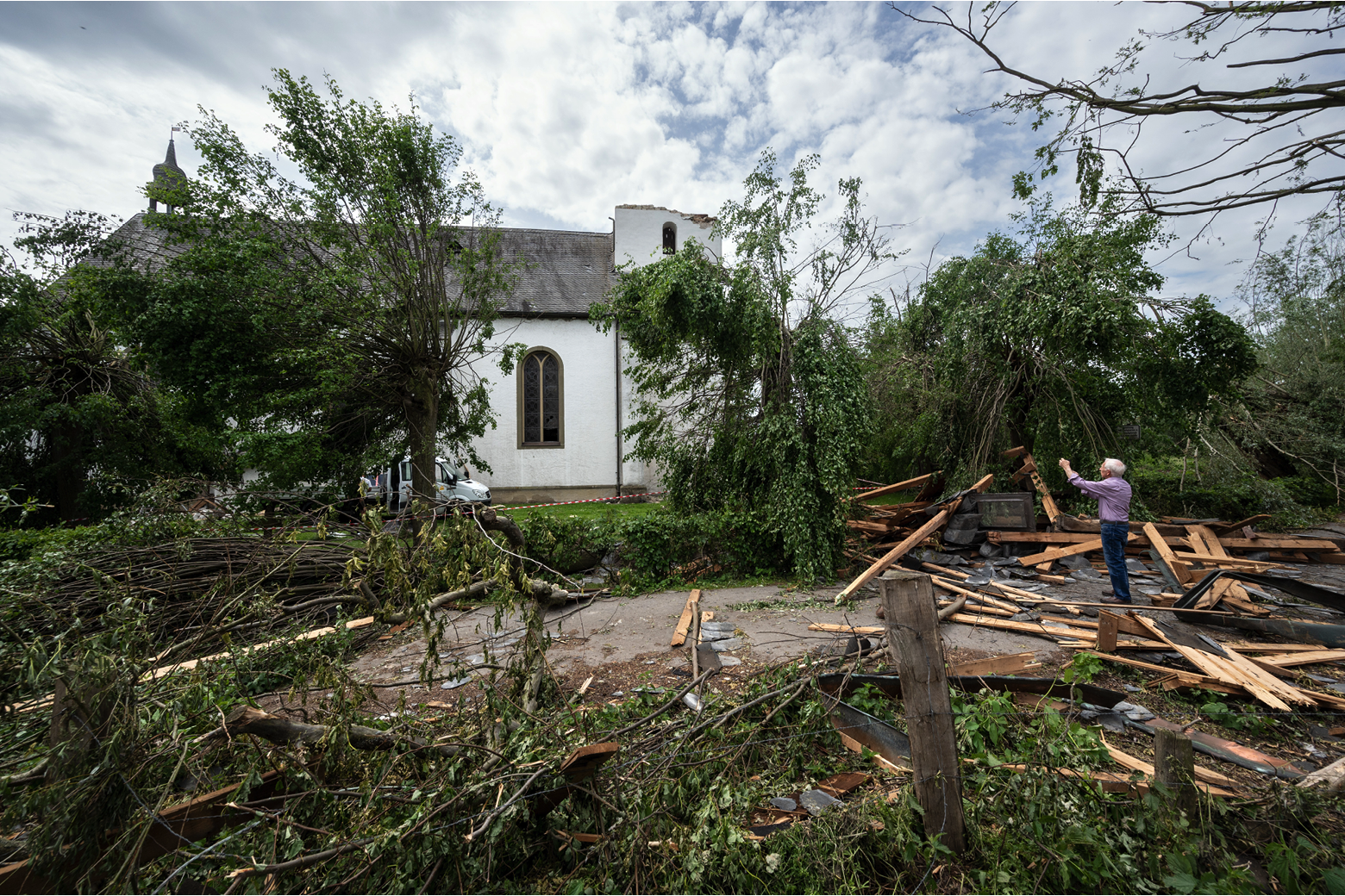 Ein Tornado hat den Kirchturm der St. Clemens-Kirche in Lippstadt abgerissen
