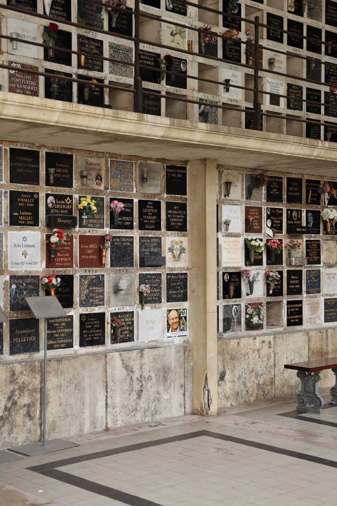 Urnengräber auf dem Père Lachaise in Paris